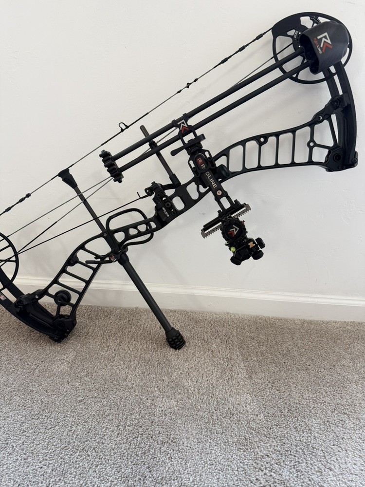 Bowtech Justice Black Right Hand 70# 25.5-31" Compound Bow