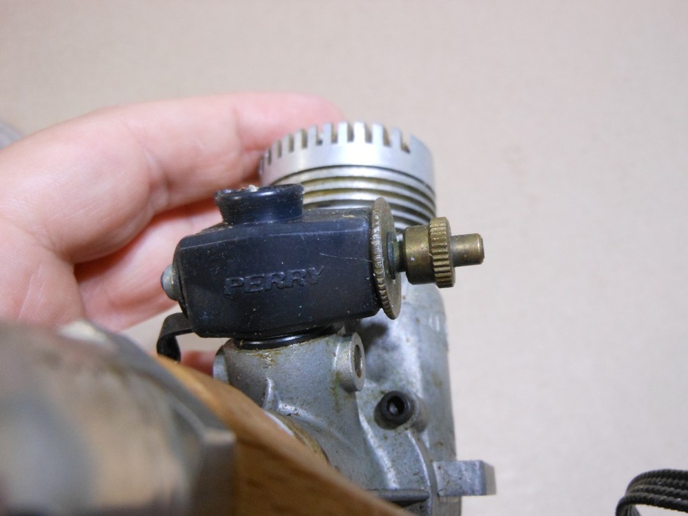 K & B 40 RC Airplane Engine Perry Carb Top Flite Prop - Untested