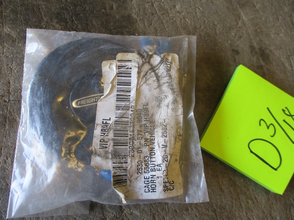 NIW Freightliner Horn Button Kit, PN 2530-01-577-9040
