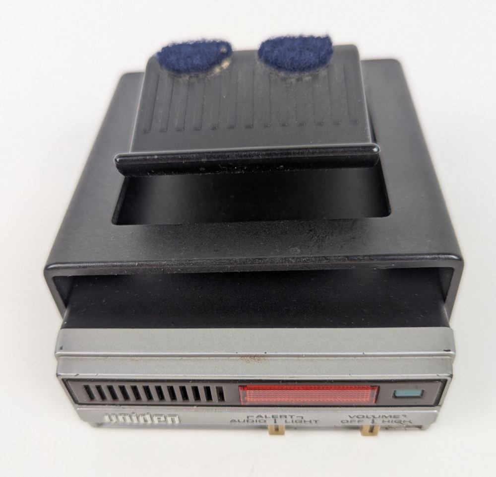 UNIDEN RD-35 RADAR DETECTOR - BRACKET & CIG CORD- POWERS ON (otherwise UNTESTED)