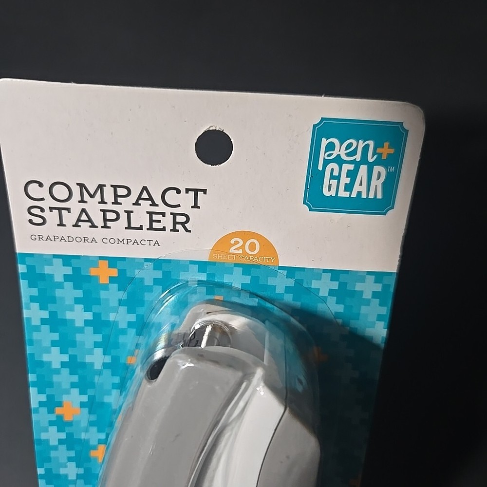 Pen+Gear Desk Stapler 20-Sheet Capacity Grey Compact Stapler