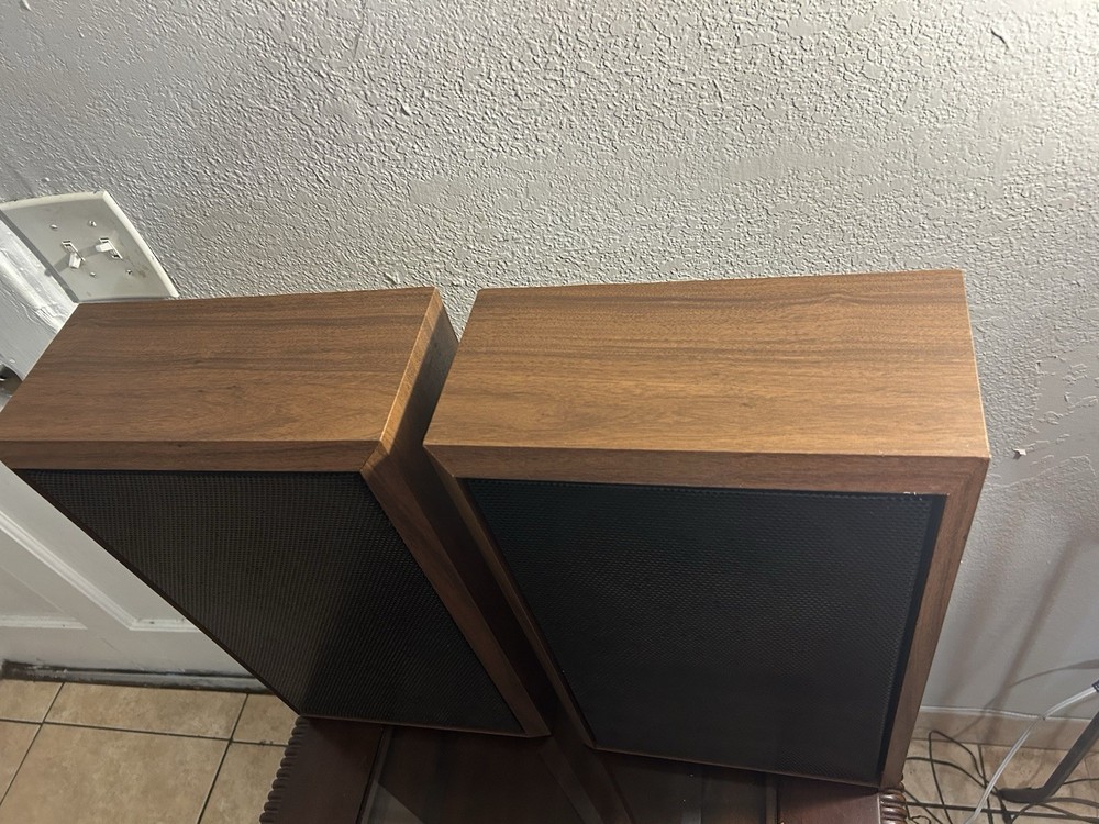 Vintage 1970 Pair Wide Range speakers system ￼model 0648