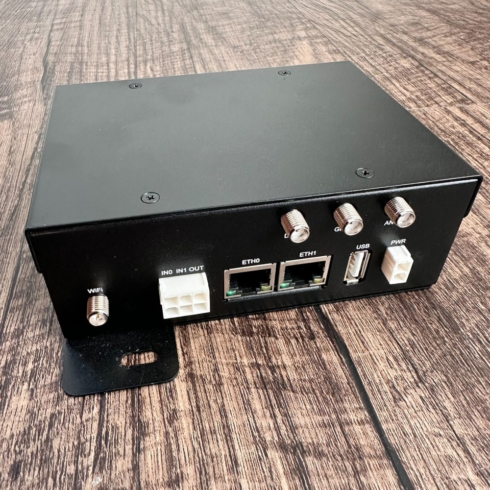 Advantech SmartFlex Industrial Cellular Router BB-BL30510030