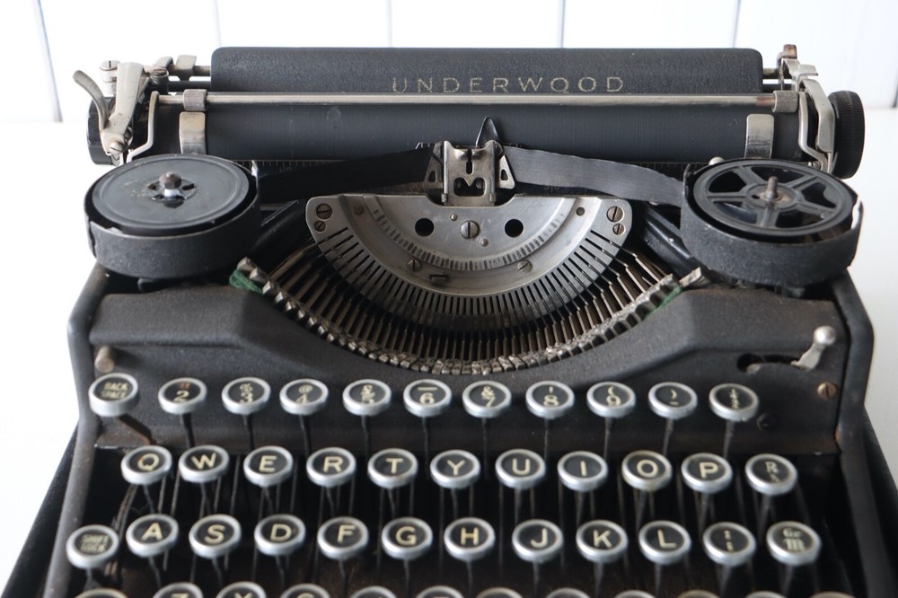 Antique Underwood Portable Typewriter - Excellent Working Condition!