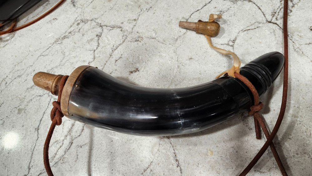 VINTAGE AUTHENTIC 12" BLACK POWDER HORN FUNCTIONAL LEATHER CORD STRAP