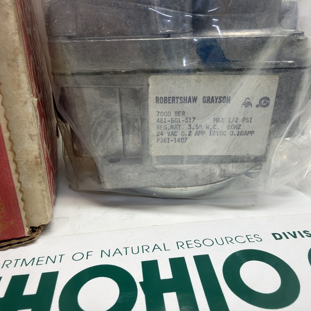 ROBERTSHAW 700-400 24 VOLT COMBINATION GAS VALVE 7000BER