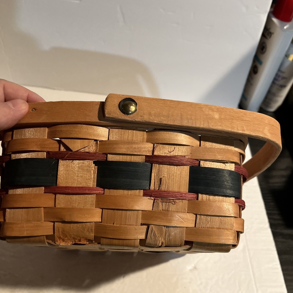 Small Berry Basket With Handle Pre Owned Good Condition