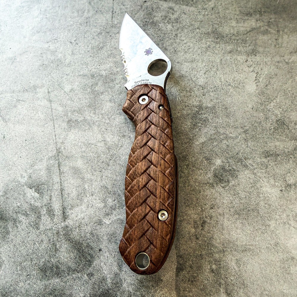 Nobleweave walnut scales for Spyderco Paramilitary 3