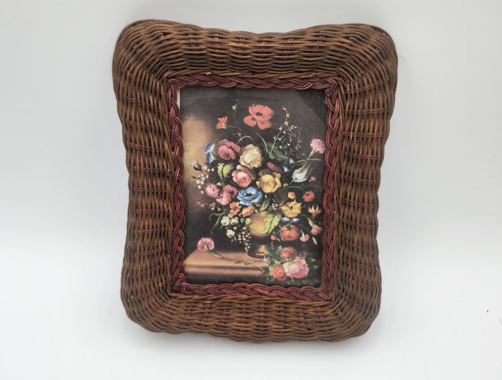 Vintage 5x7" brown woven wicker Frame
