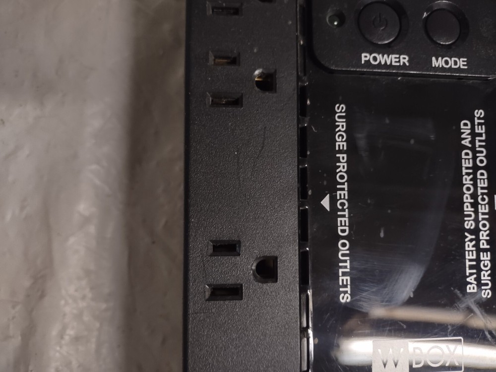 W BOX TECHNOLOGIES 8-Outlets UPS with 1 USB, 625 VA/390W READ NOTES Dead Battery