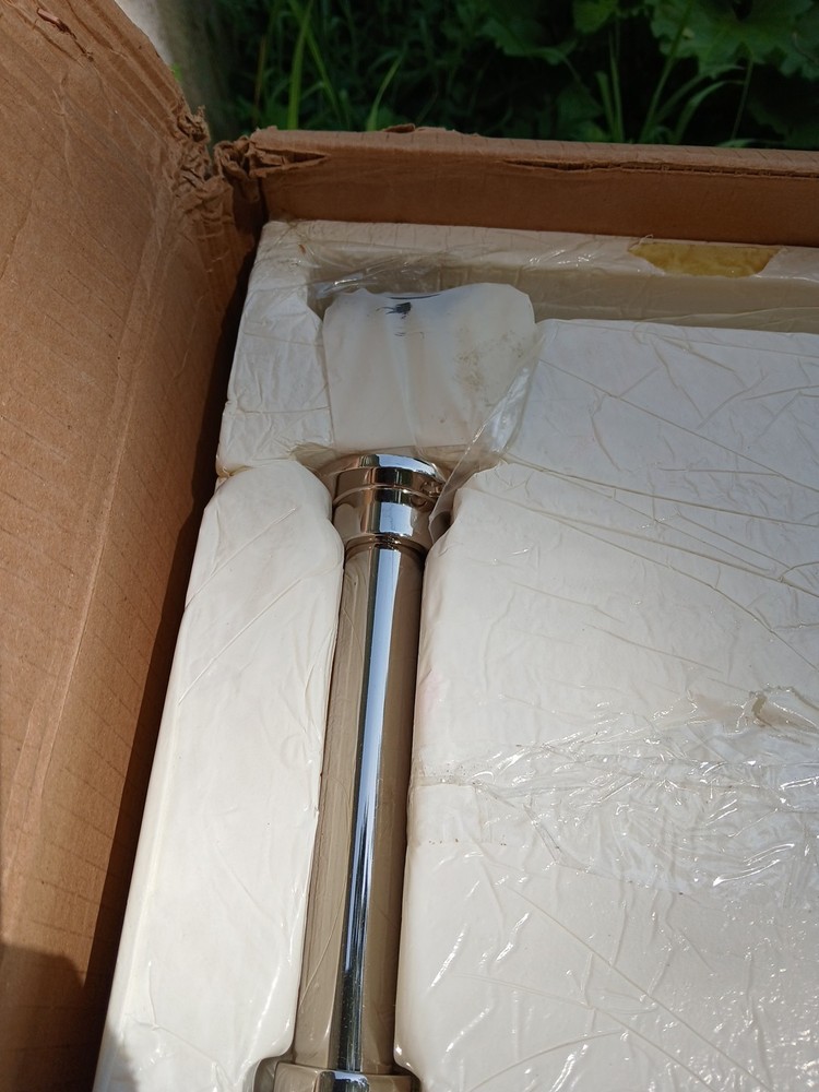 Barclay Drew 30" Consloe With Stand.