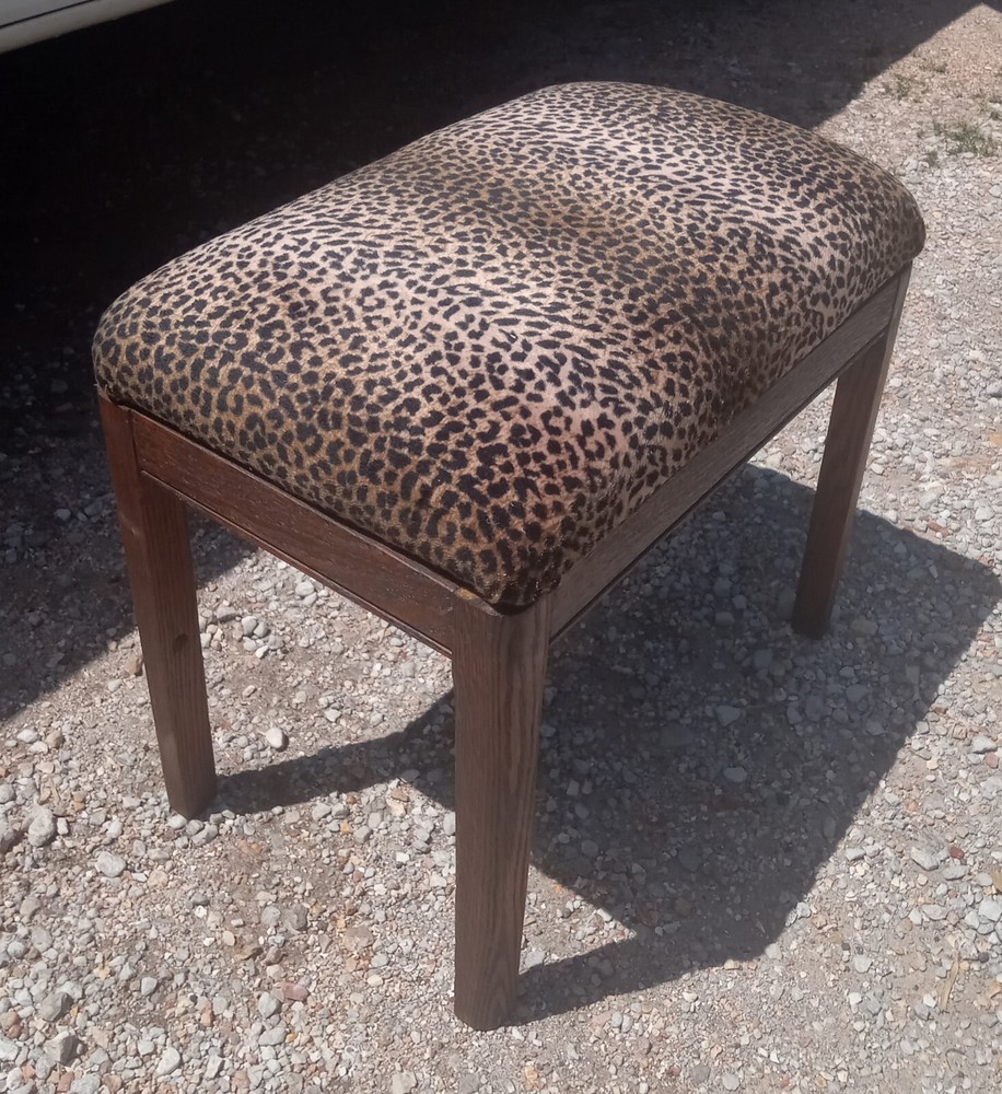 Oak Animal Print Vanity Bench (VB33)