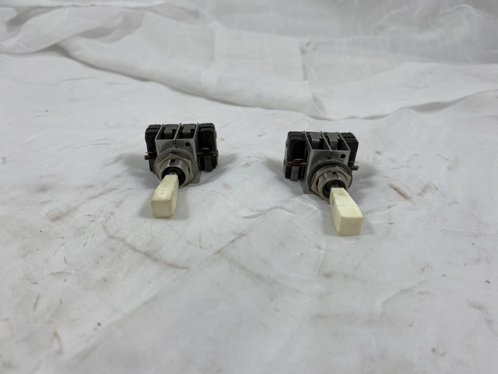 (2) 13AT69 MICRO TOGGLE SWITCHES, NEW