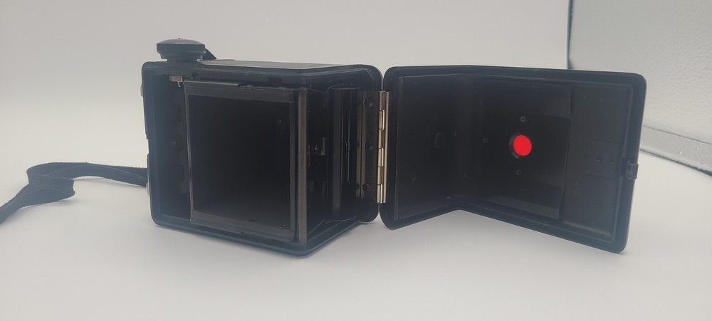 Vintage  Argus Seventy-Five Camera w/Flash & Case.