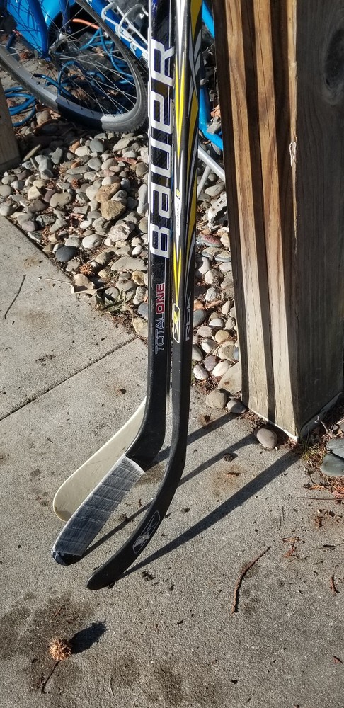 3 HOCKEY STICKS REBOK BAUER RDK