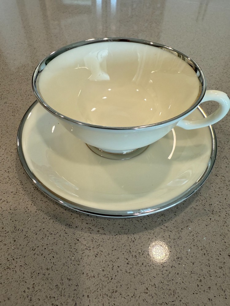 Lenox Montclair B501 Platinum Trim – Service for 8 – 48 Pc Dinnerware Set