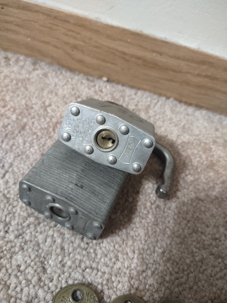 2 Master Lock No.5 Padlocks Laminated Steel With 4 Keys