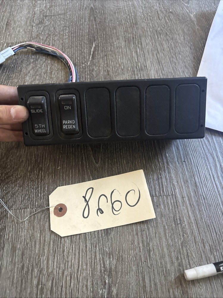 INTERNATIONAL SWITCH PANEL P/N 3575432C4