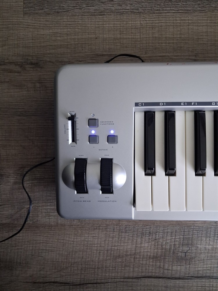 M-AUDIO Keystation 61ES MIDI Controller Keyboard