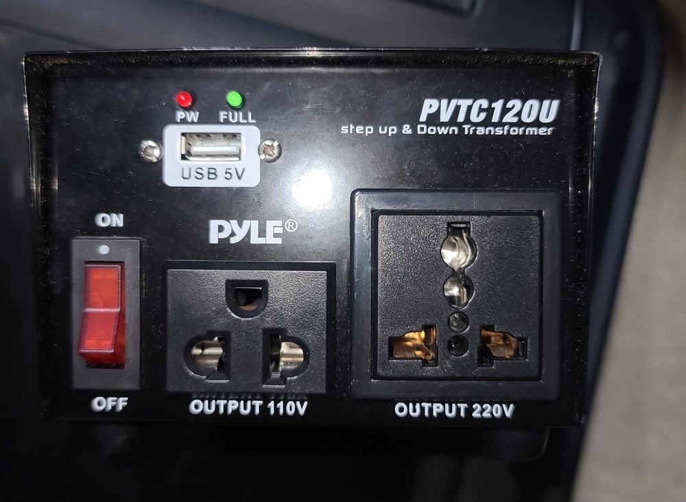 Pyle PVTC120U Step Up and Down Transformer