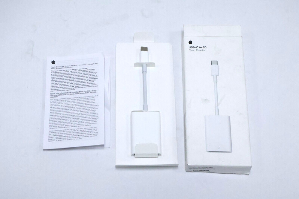 Apple A2082 USB-C to SD Card Reader MUFG2AM/A