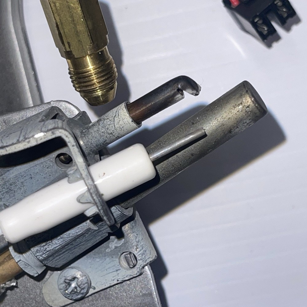 SP21096 Pilot Assembly with Bracket Rheem, Ruud, Richmond, GE