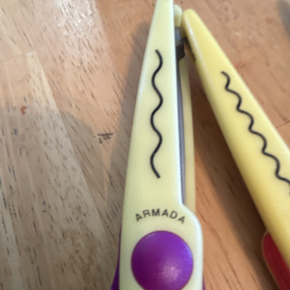 Armada Scalloping Scrapbooking Scissors Set with Metal Blades