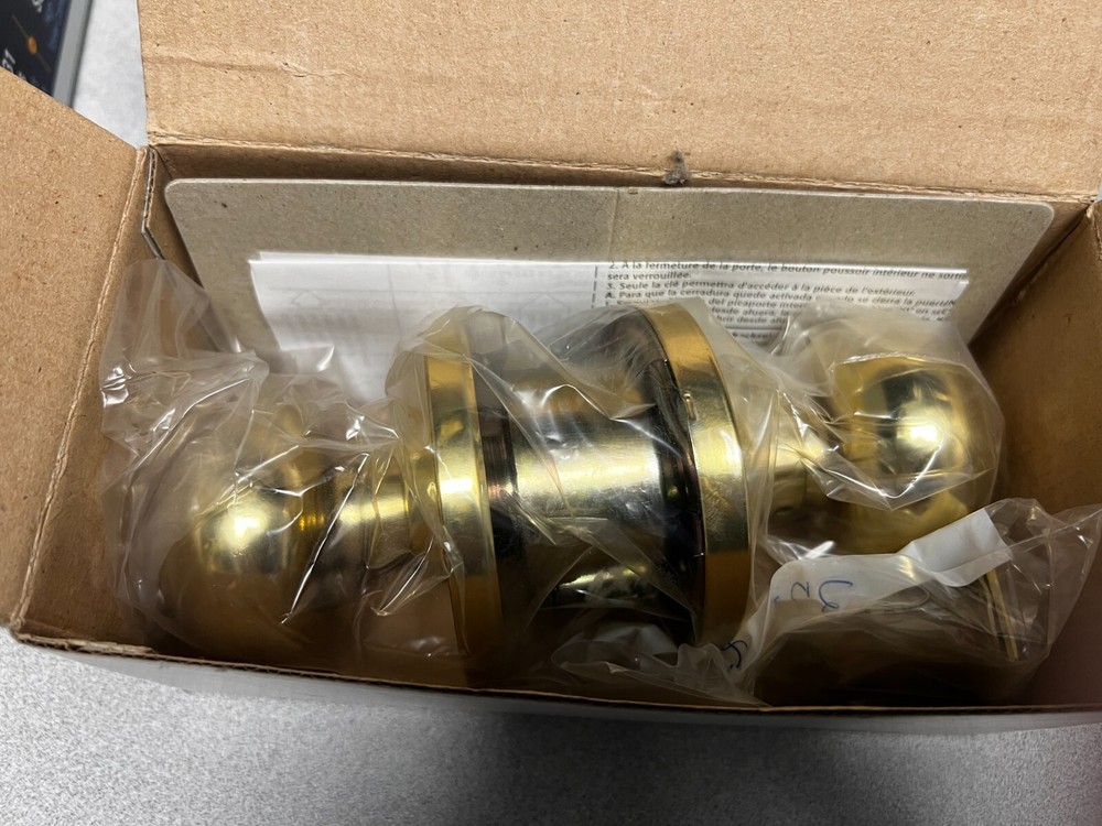 General Lock privacy knob in brass