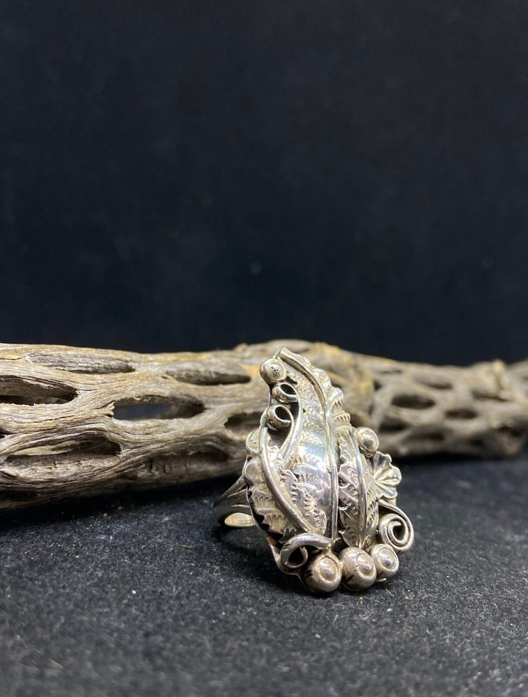 Native American Navajo plain sterling silver leaf ring size 8.75