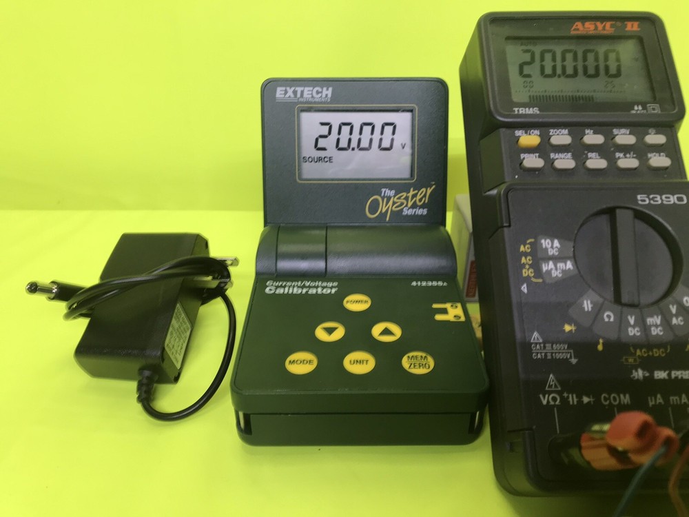 EXTECH 412355A Current And Voltage Calibrator