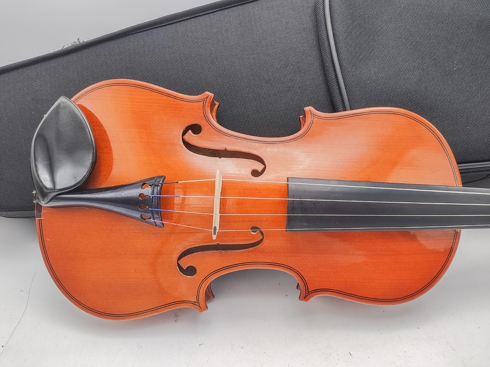 Unbranded 1/2 Size Violin w/ Case & Bow
