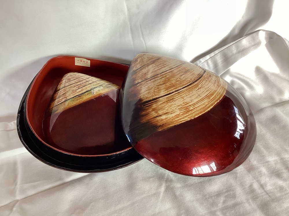 1979 Wakasa Lacquerware 8 1/2” & 5 1/2” Nesting Clam Shell Trinket Boxes