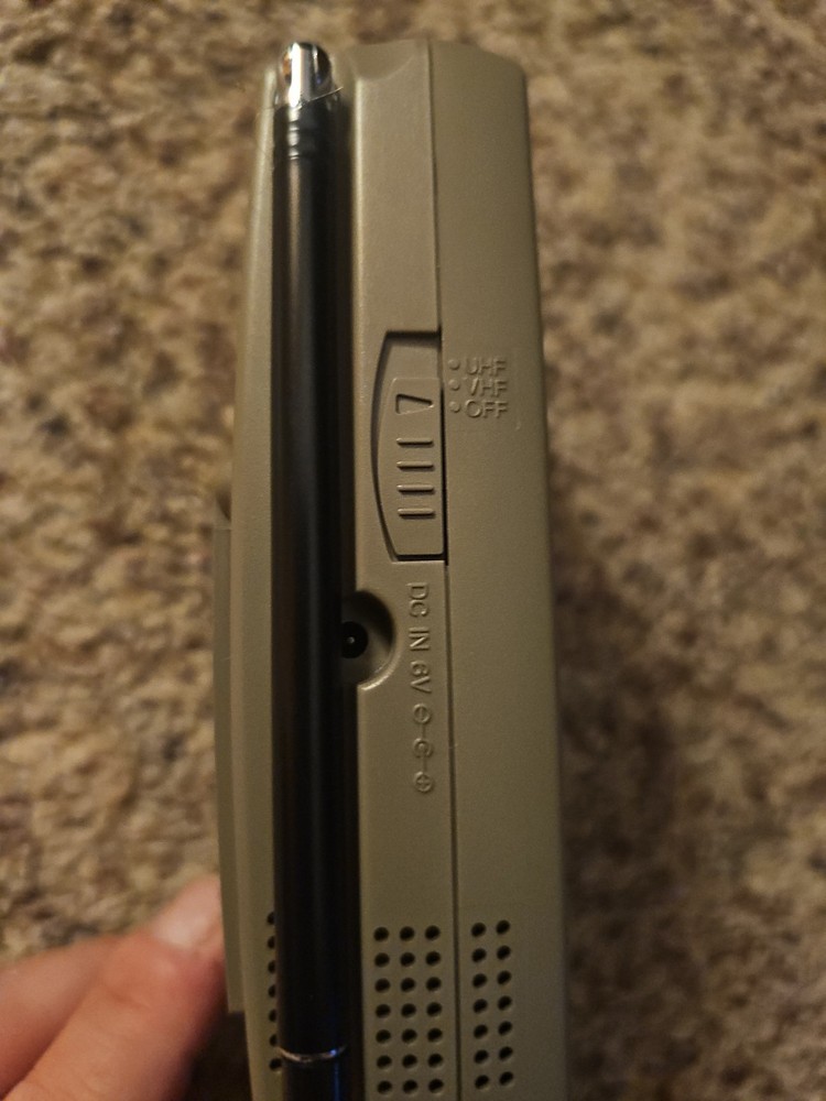 RCA Portable LCD Television Handheld TV 2.2" Model L2200BC