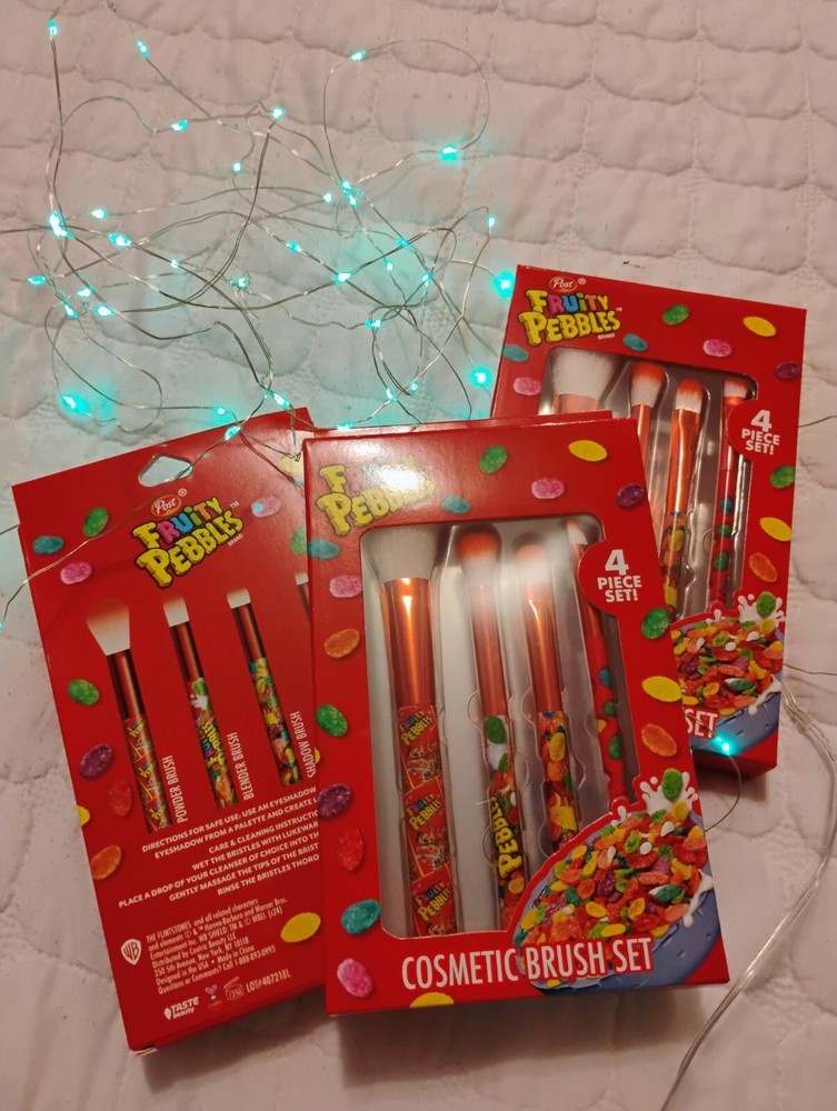 Fruity Pebbles cosmetic brush set