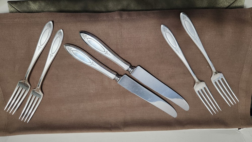 Community Adam Pattern Silverplate Used Dinner Knives (2) and Dinner Forks (4)
