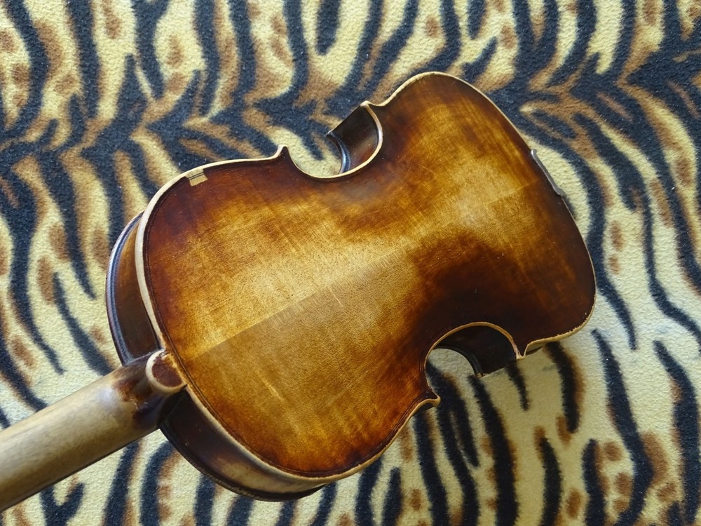 4/4 VIOLIN labelled JACOBUS KOLDITZ (Nr. 011)