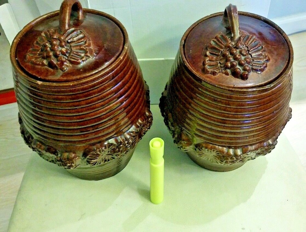 Hand Crafted Vintage Ceramic Pottery BEAN CANISTER / JAR, makers mark on bottom