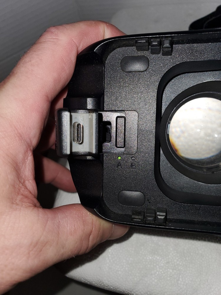 Lot of 2 Samsung Gear VR Black with Controller, White No Controller Untested