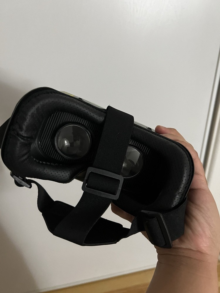 Feebz VR Headset 3D Goggles Virtual Reality Viewer w Bluetooth Remote Control