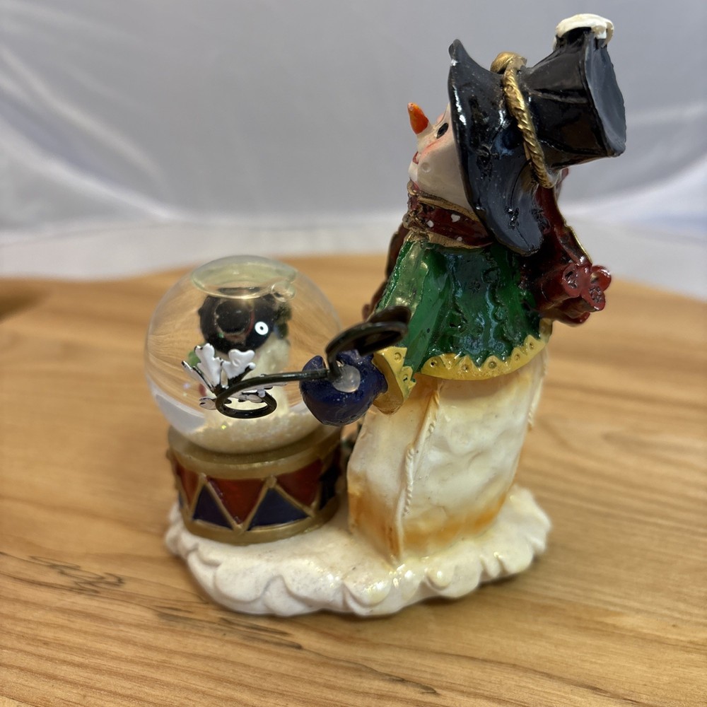 Santa Claus Globe With Snow