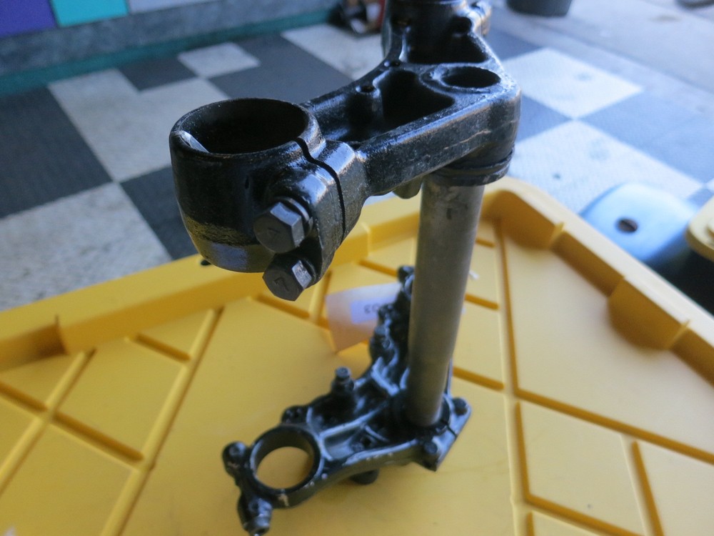 82 YAMAHA SECA TURBO TRIPLE CLAMP ASSY
