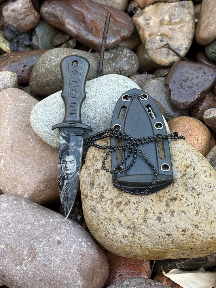 Stranger Things Steve Harrington Mini Necklace Dagger