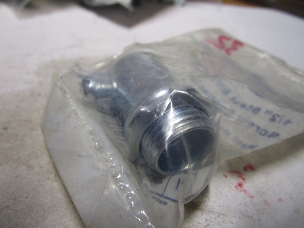 RACO 2002-8 EMT SET SCREW CONNECTOR