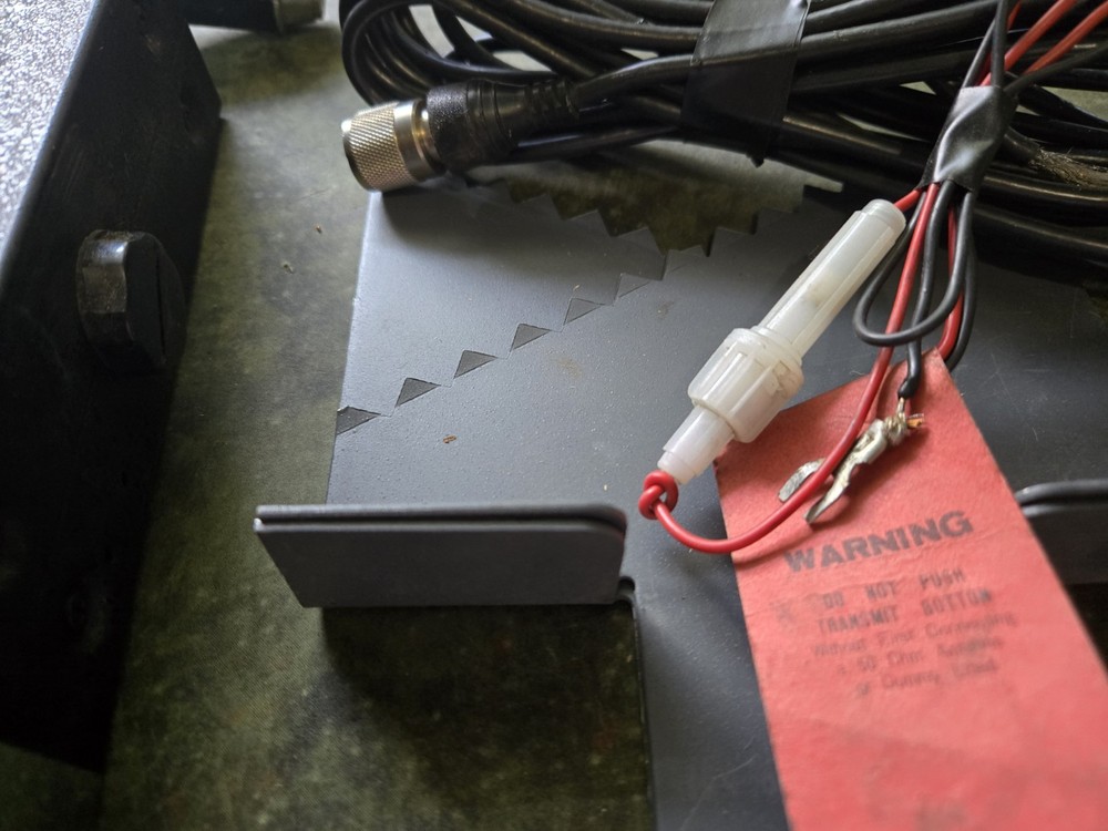 Cobra 40x CB Radio w Microphone & Antenna Base