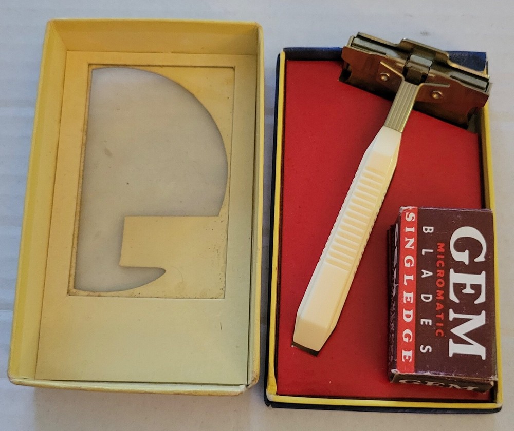 Gem Feather Weight Razor In Box with Blades