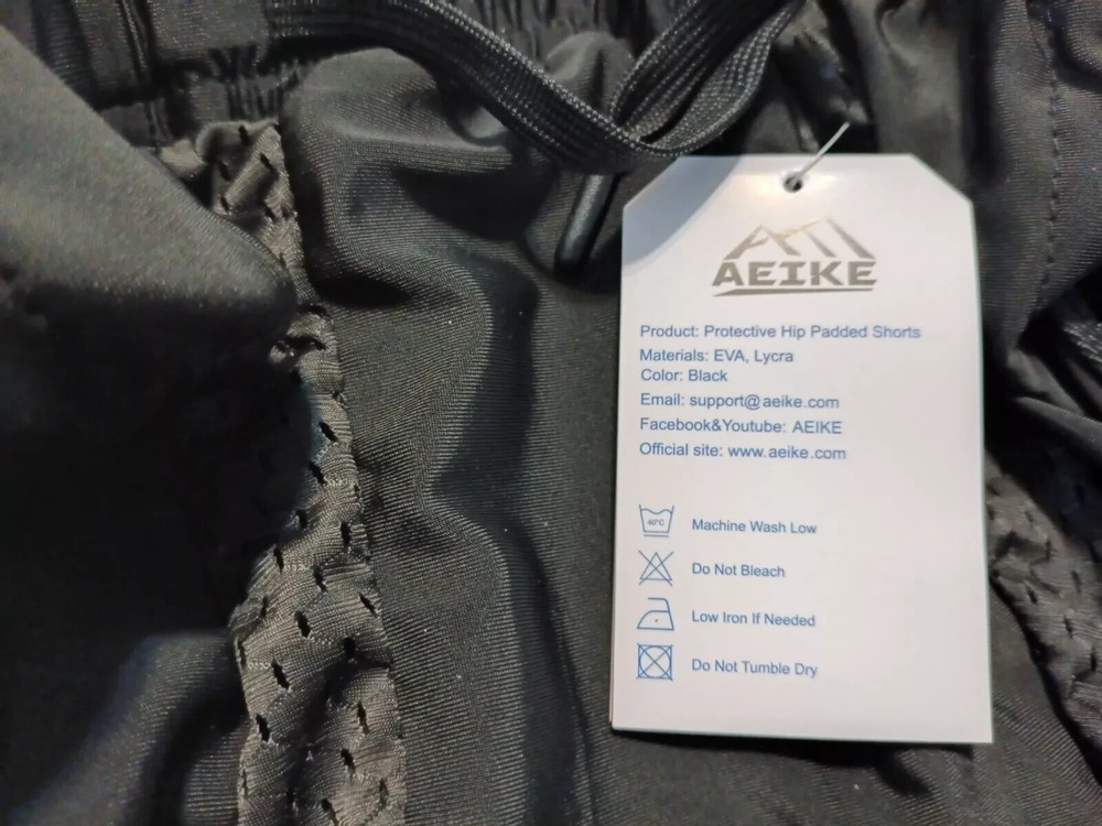 Skiing Winter Padded Shorts Size Medium Aeike New