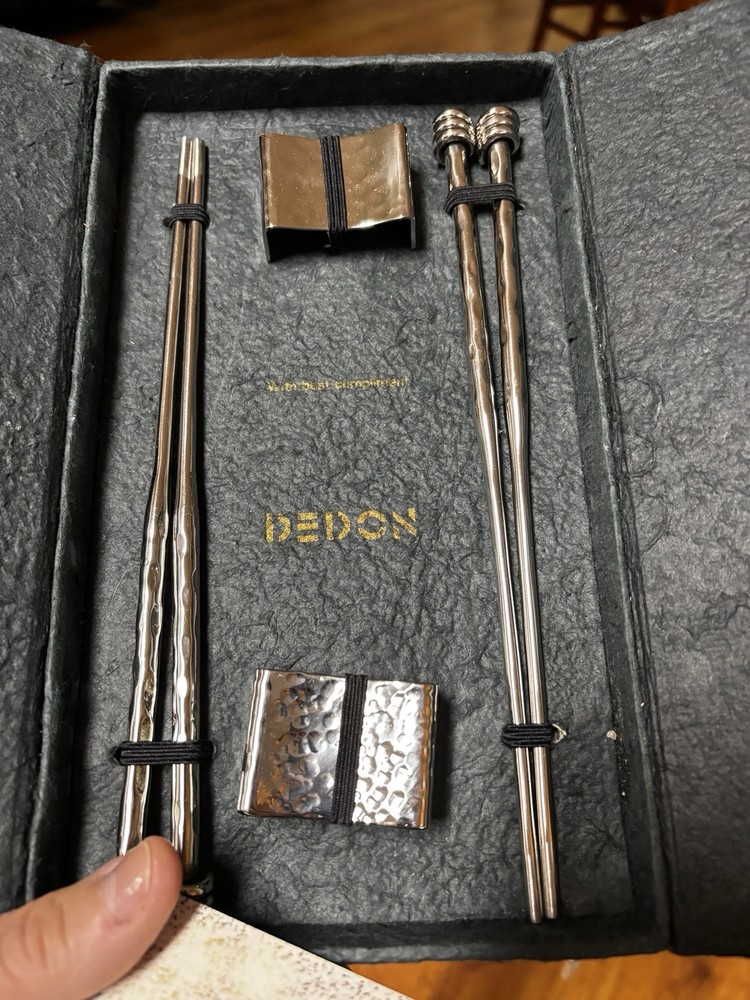 Dedon chopstick set with maching rests (silver color) in box NEW