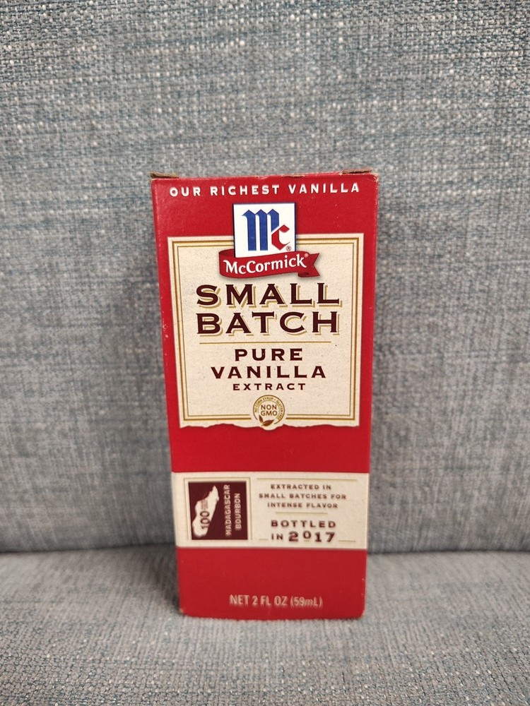 McCormick PURE VANILLA EXTRACT Small Batch W/ MADAGASCAR BOURBON VANILLA 2 OZ