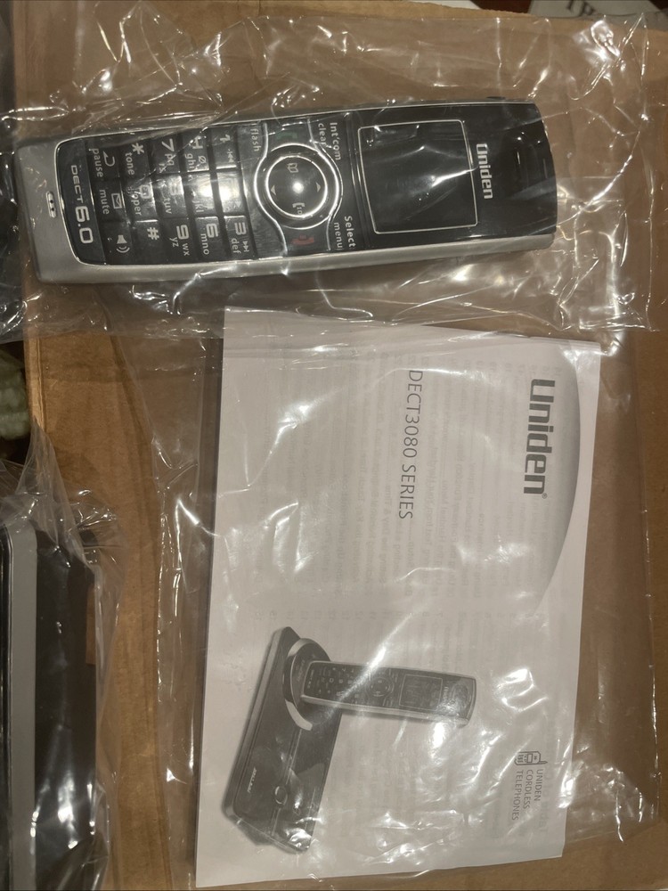 Uniden DECT3080 - Set Of 6 Units Including base.