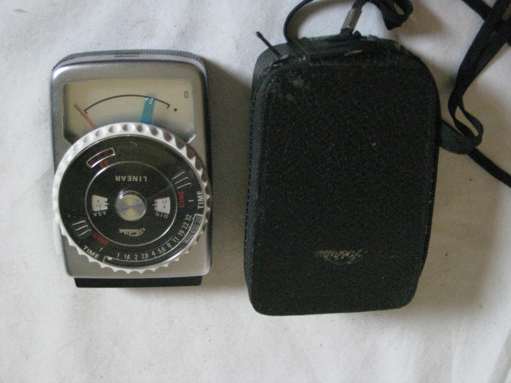 not tested vintage Toshiba Linear light meter with original case